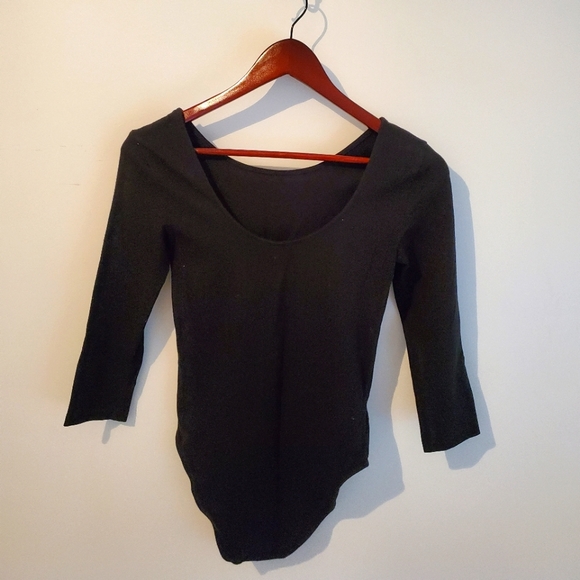 GAP  bodysuit - Picture 2 of 3